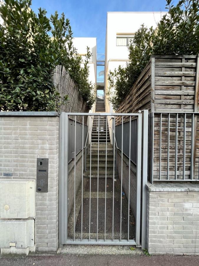 Modern And Bright Apartment Near Paris La Courneuve Buitenkant foto